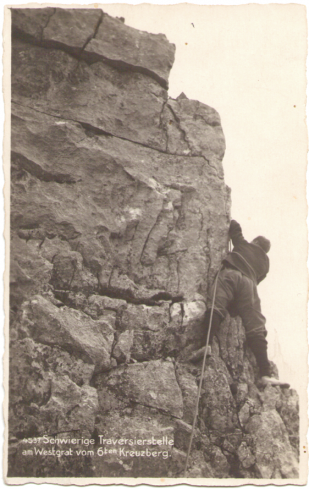 Schwierige Traversierstelle am Westgrat vom sechsten Kreuzberg um das Jahr 1920. Unbekannter Fotograf. Nr. 4537